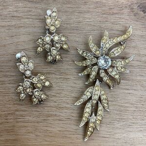 Sarah Coventry Rhinestone Brooch